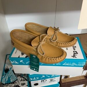 Laurentian Chief Tan Leather Moccasins